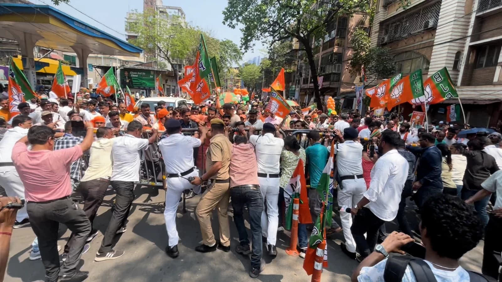 Kolkata Witnesses BJP–TMC Face-Off During Suvendu Adhikari’s Nomination Rally
