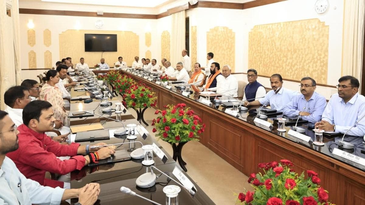 Major Political Shift: Nitish Kumar dissolves Cabinet after last meeting in Patna; Bihar gears up for a new CM